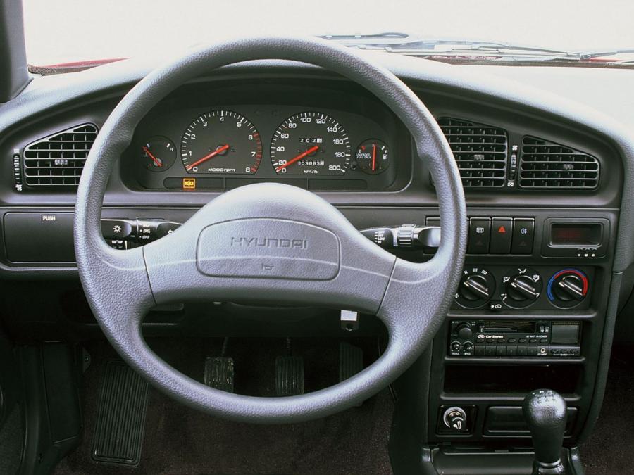  Hyundai Lantra 1990 года  (фото 8 из 9)